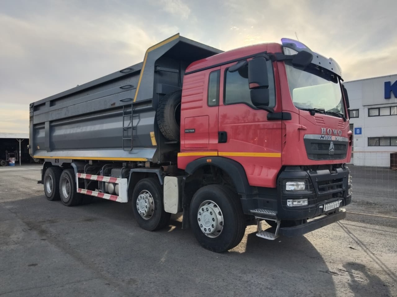 Самосвал HOWO 5TG 8x4